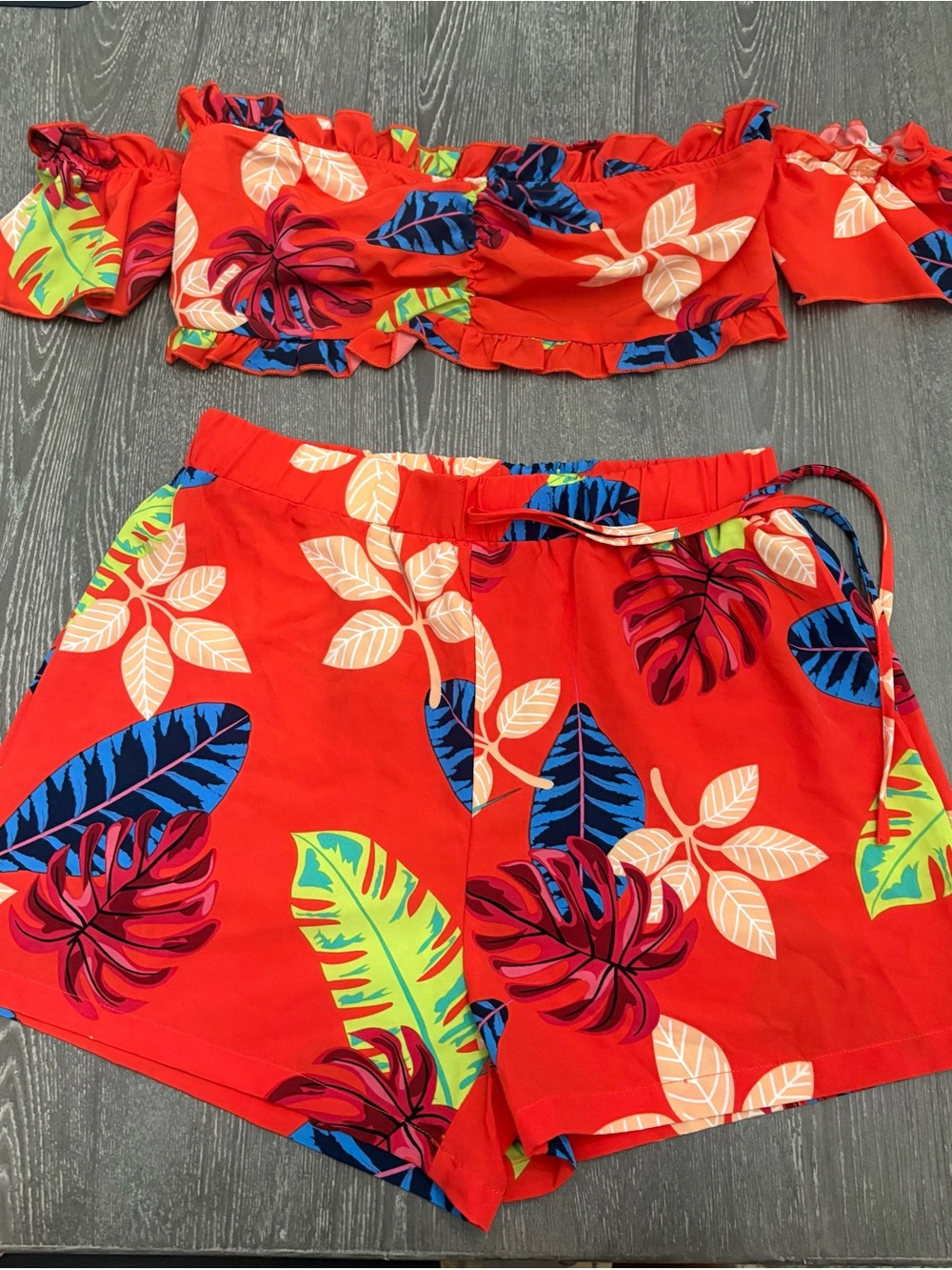 SHEIN Red Tropical Leaf Print Bermuda Shorts